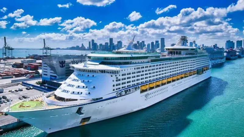 8943 romantic couple cruise