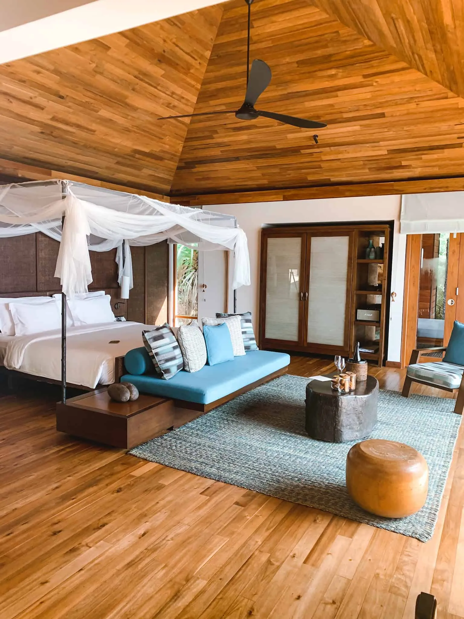 8946 seychelles honeymoon hotel beach