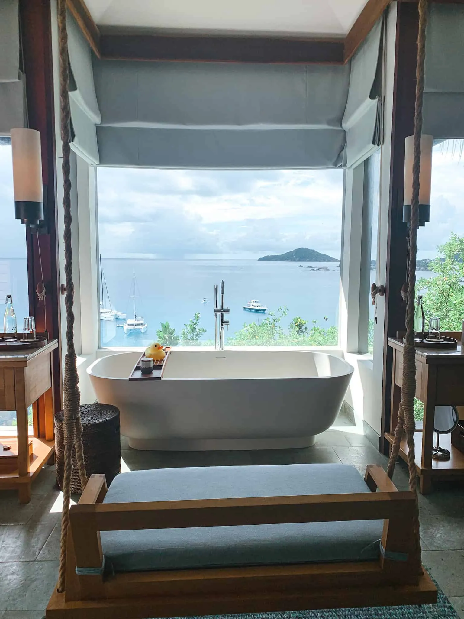 /img/8946-seychelles-honeymoon-hotel-villa.webp