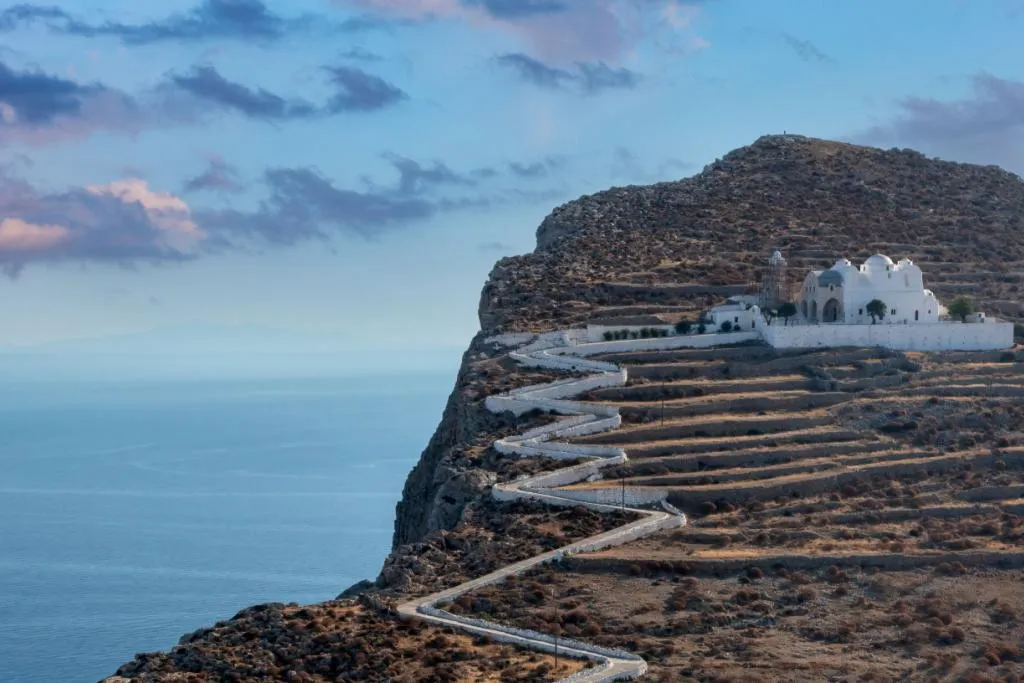 8968 budapest honeymoon couple