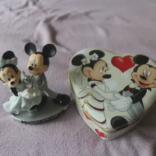 /img/8972-disneyland-paris-honeymoon-gifts.webp