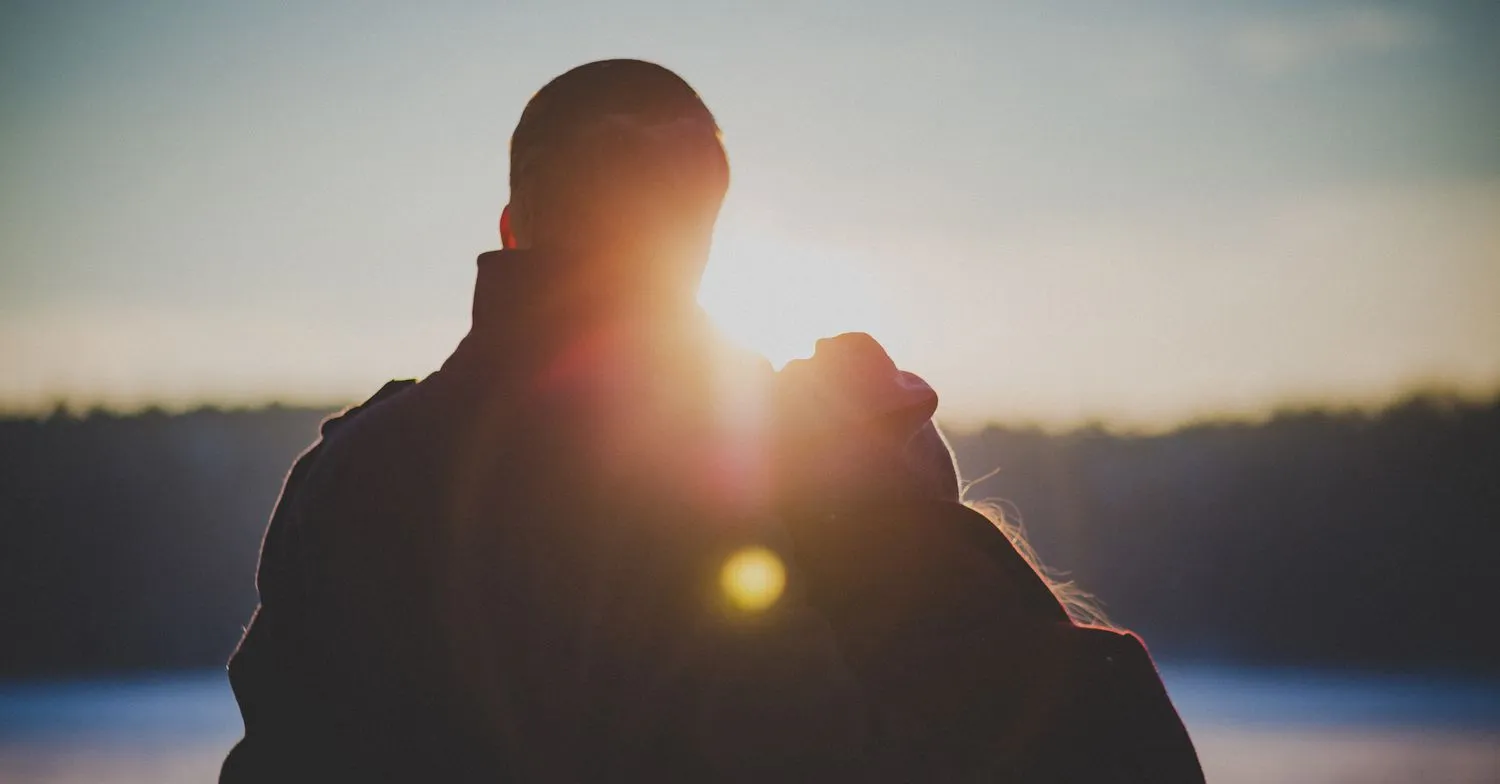 8986 couple laughing