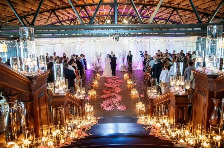 8995 romantic hotel room