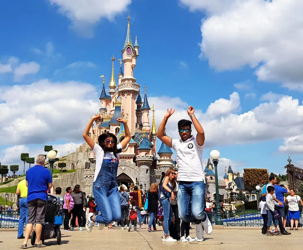 9050 world tour honeymoon couple beach