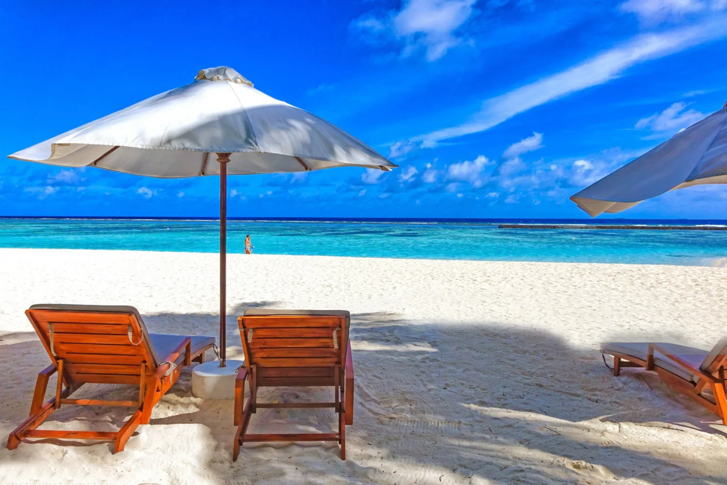 9056 maldives honeymoon couple