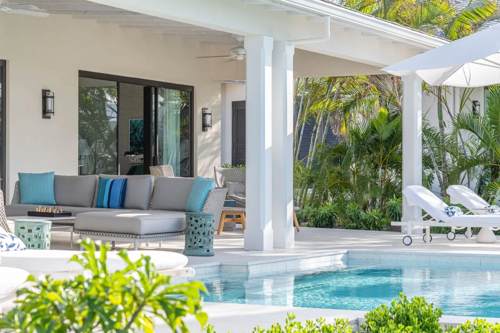 9064 honeymoon couple beach