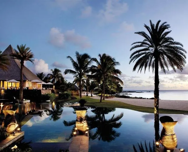 9071 mauritius dining