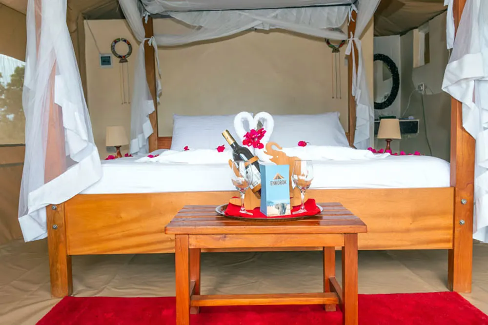 9080 honeymoon suite location