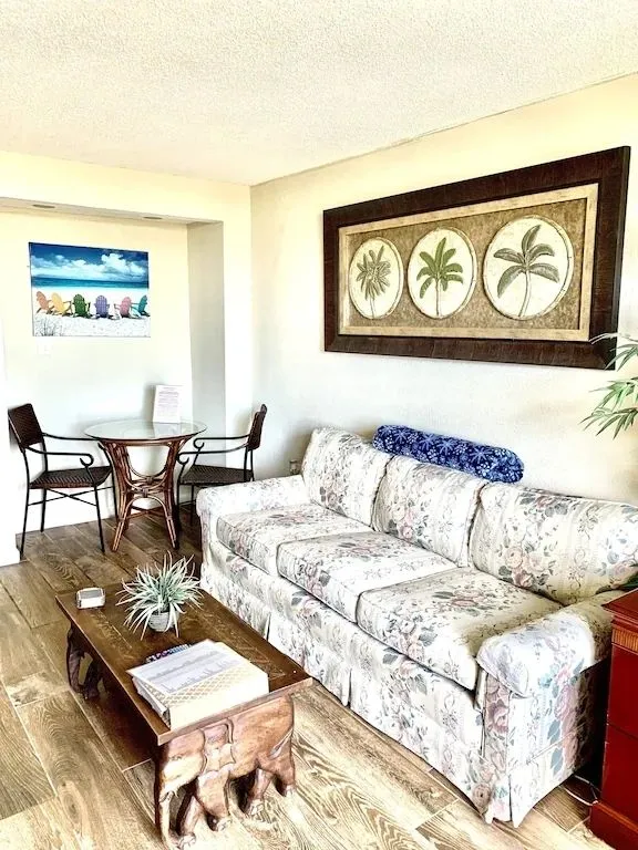 9103 couple in honeymoon suite