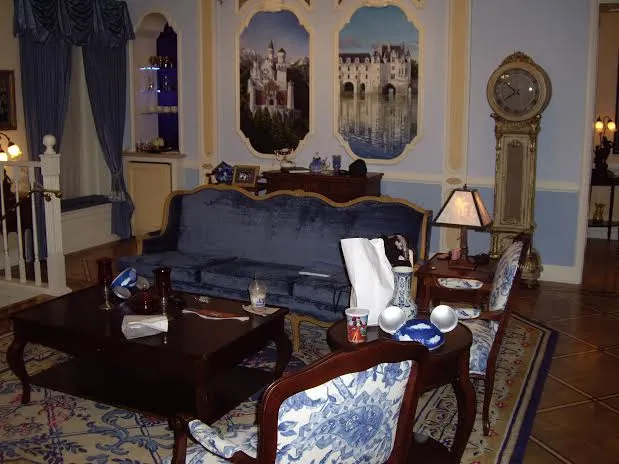 /img/9128-disneyland-hotel-honeymoon-suite-park-view.webp