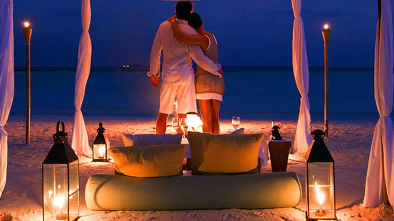 /img/9133-couple-honeymoon.webp