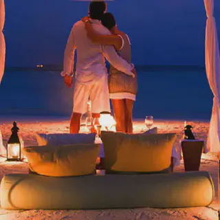 /img/9133-couple-honeymoon.webp