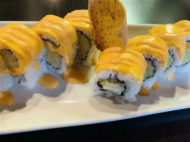 9134 honeymoon roll sushi plating