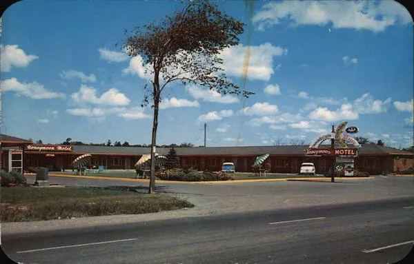 9166 niagara falls hotel with view