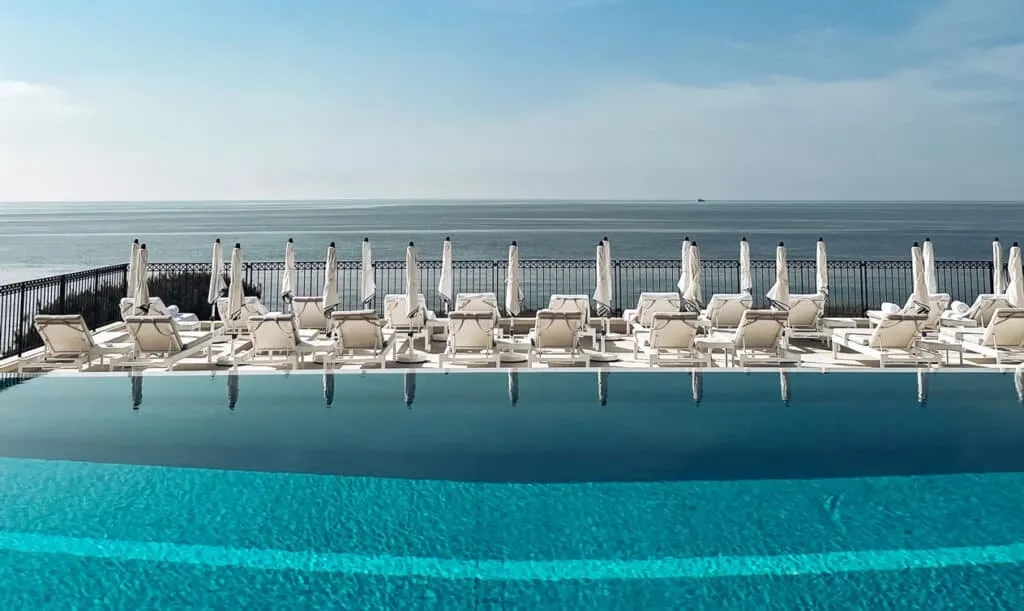 9221 couple in paris