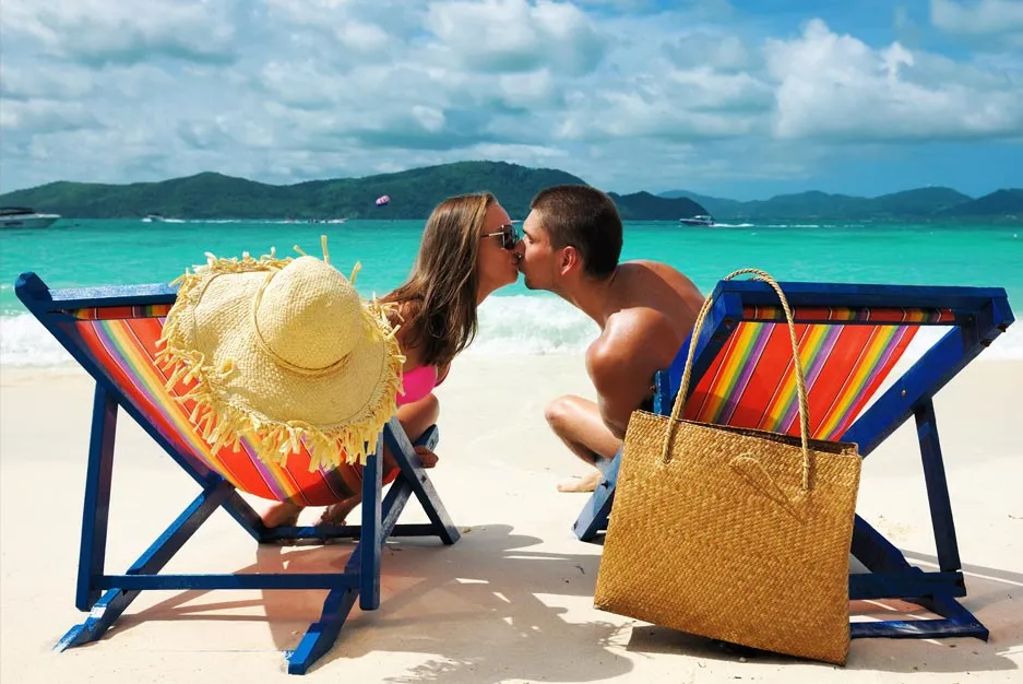 9255 honeymoon couple beach