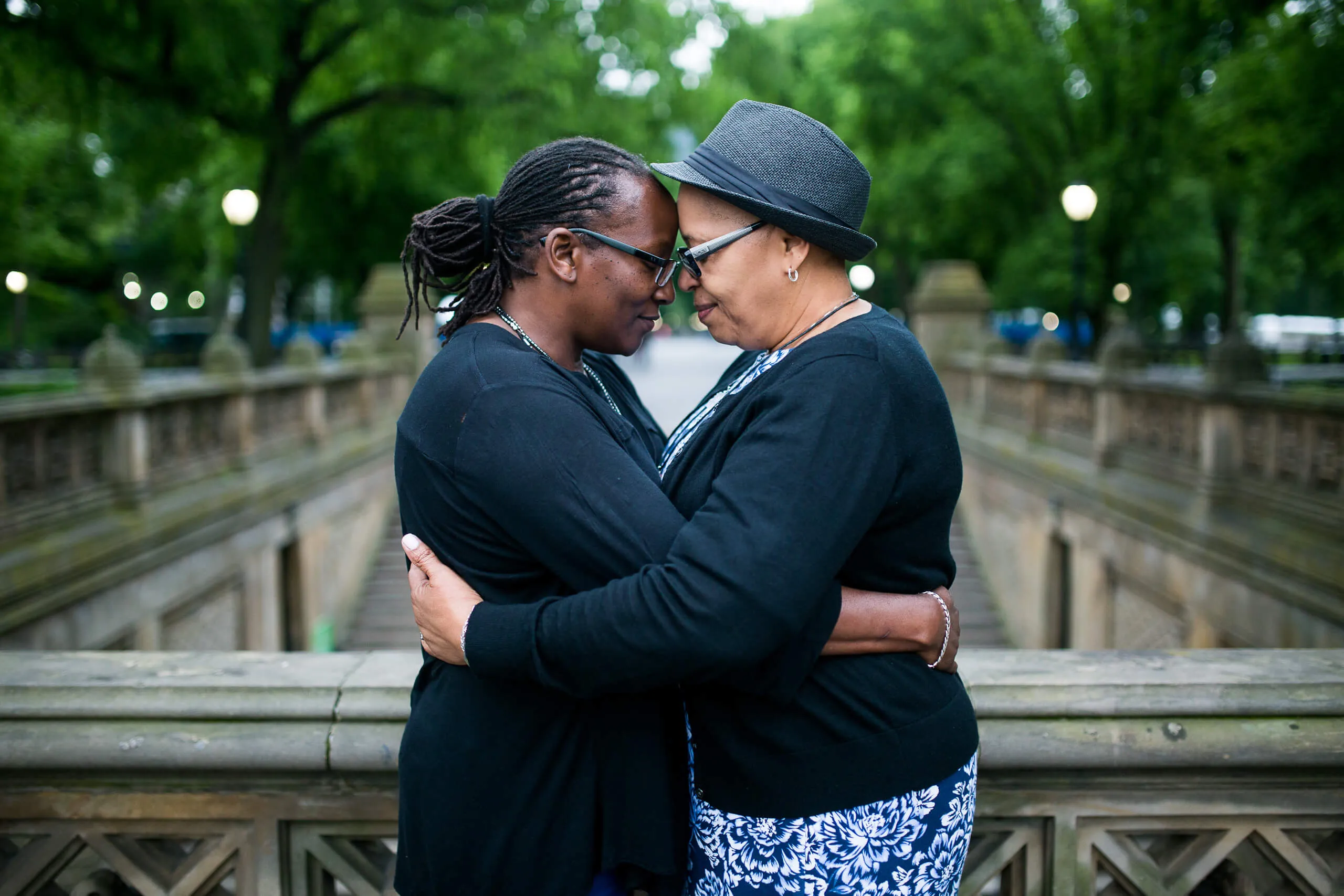 9296 couple celebrating nyc honeymoon