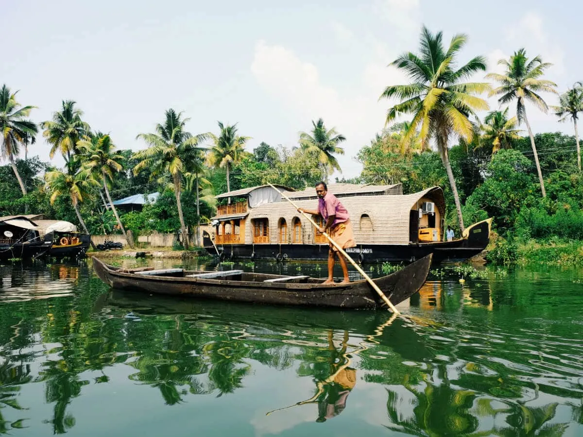 9301 kerala honeymoon boat house 4