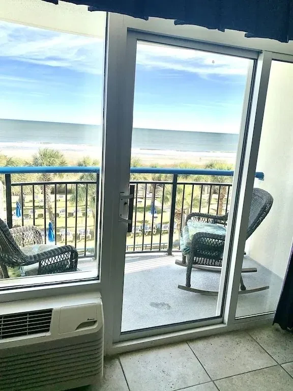 9331 atlanta hotel honeymoon suite dining